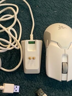 Razer Viper Ultimate Wireless Mouse White | Charging Dock + USB | Lightweight